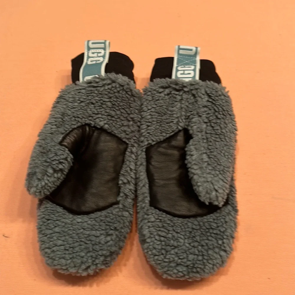 New UGG glove. Blue. Size L/XL